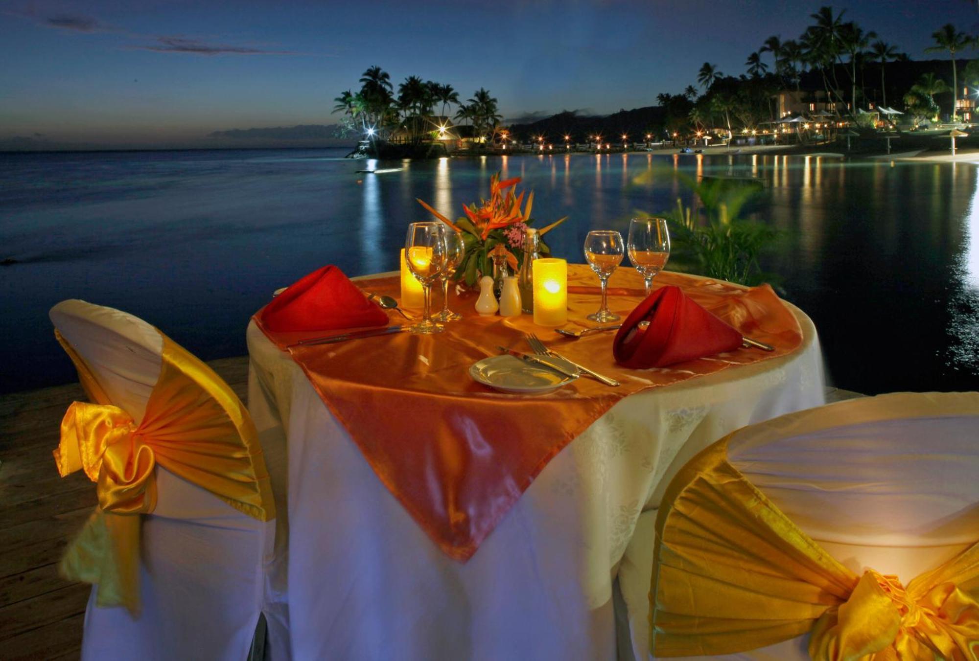 The Warwick Fiji Korolevu (Viti Levu) Exterior foto A table set for dinner