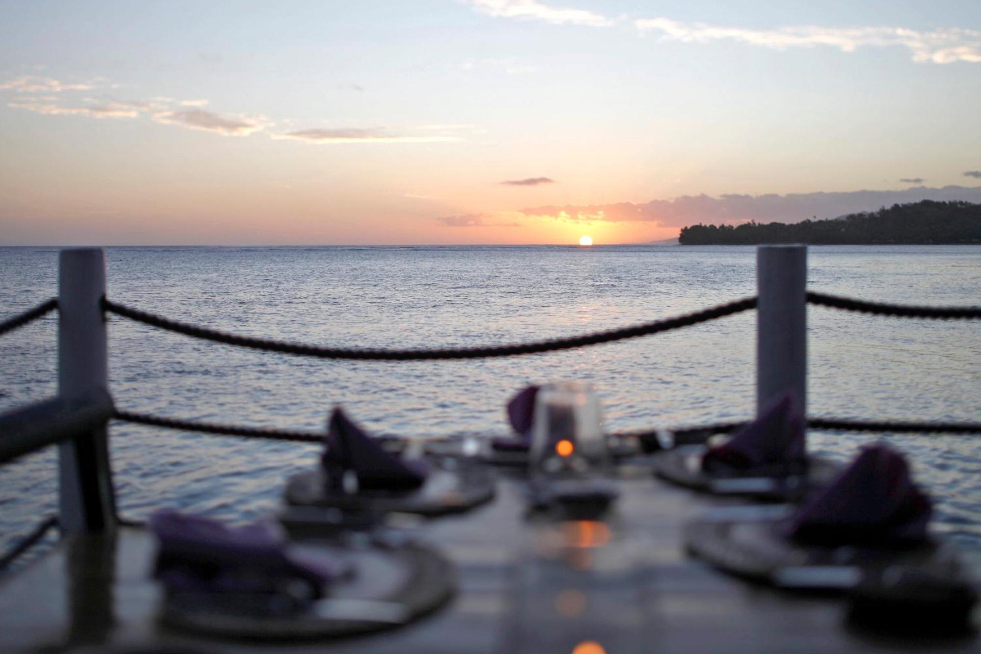 The Warwick Fiji Korolevu (Viti Levu) Exterior foto Sunset at the beach