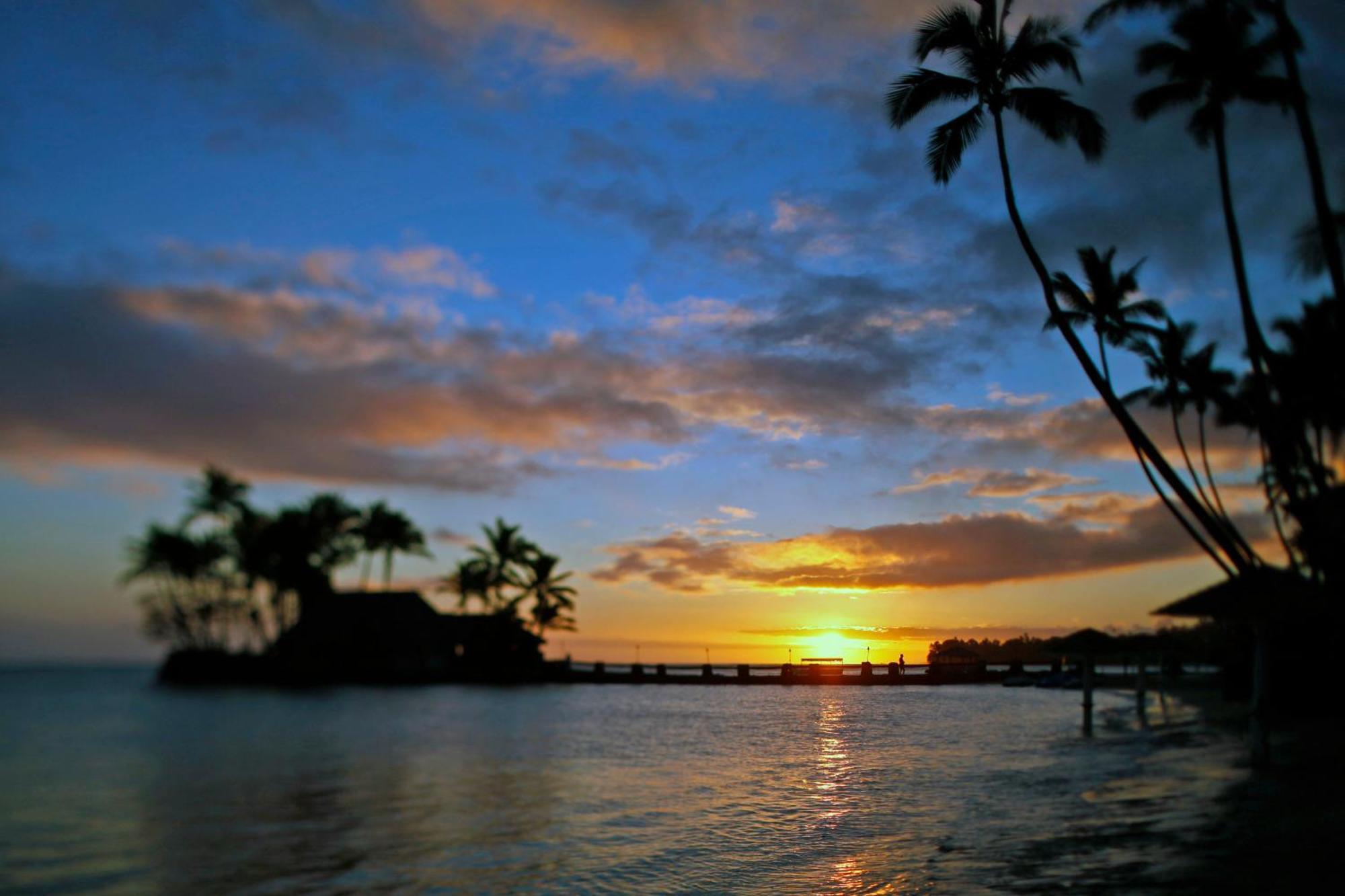 The Warwick Fiji Korolevu (Viti Levu) Exterior foto Sunset at the Four Seasons Resort