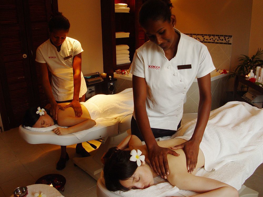 The Warwick Fiji Korolevu (Viti Levu) Exterior foto Massage in Mauritius