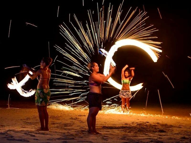 The Warwick Fiji Korolevu (Viti Levu) Exterior foto Luau performers
